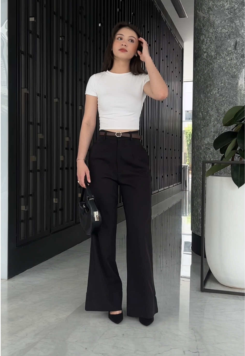 Essentials pants that every women need🖤✨ #WIBGAJIAN #outfitideas #outfitinspo #pants #outfitideasforyou #fashioninspo 