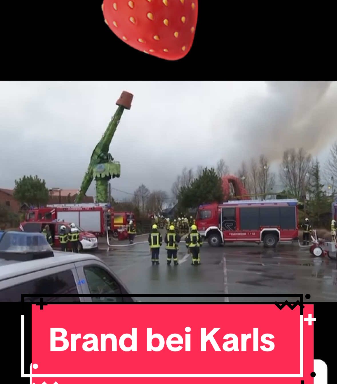 Schreck an Heiligabend….. Brand auf Erdbeerhof Karls🍓  #erdbeer #erdbeerhof #karls #feuerwehr #feuer #brand #schaden #rostock #weihnachten #christmastiktok #christmas #foryoupage❤️❤️ #tik_tok #forupage #foryoupagе #viral_video #🍓 #🍓🍓 #🍓🍓🍓 #🍓🍓🍓🍓 #tiktoknew #tiktoknews #heiligabend 