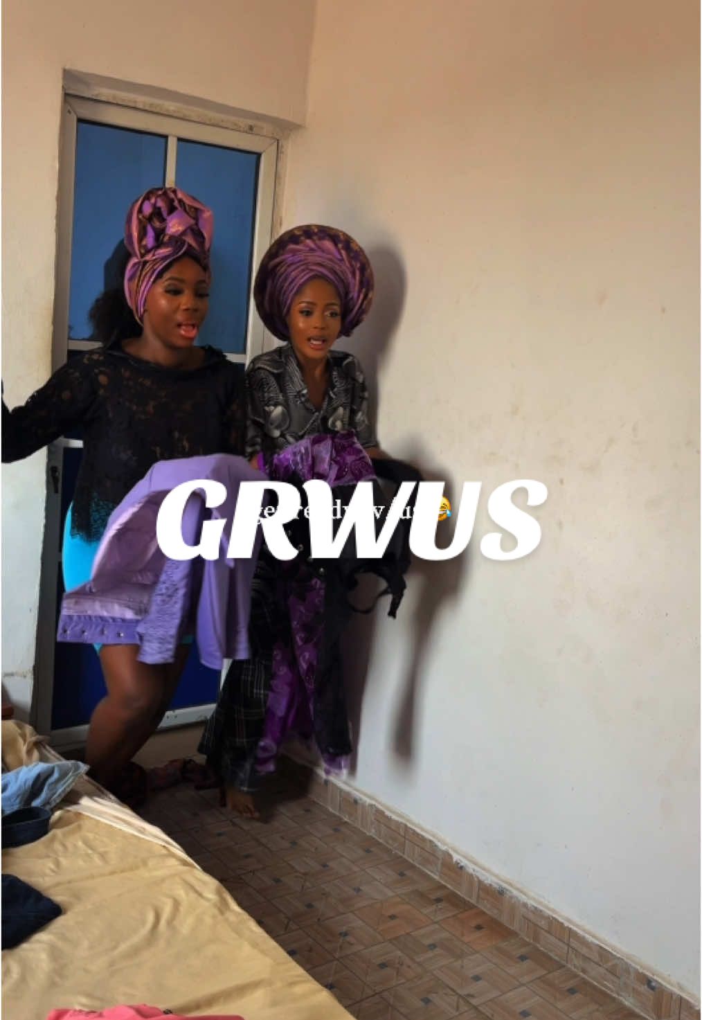 All that stress only to remove the gele as we got to the party😂 @Deb’s  . . #grwus #owanbe #party #weddings #food #chaotic #fyp 