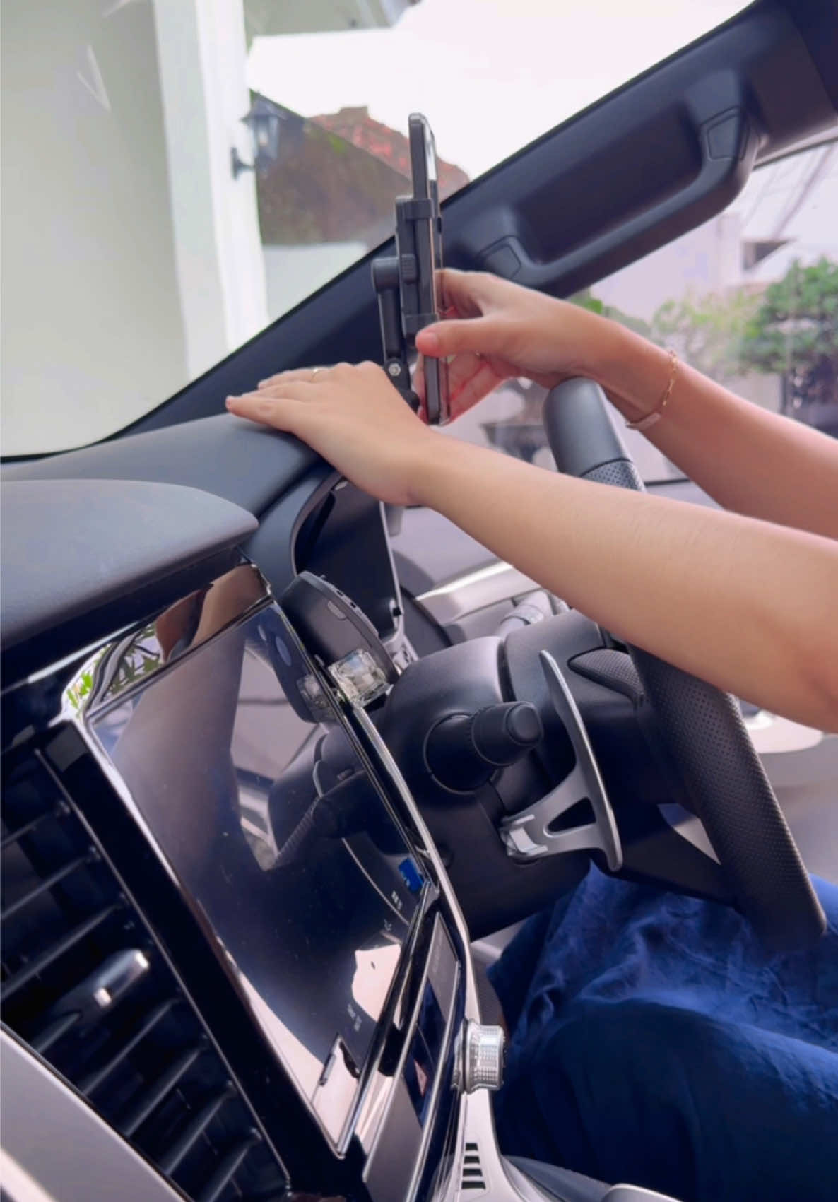 Dudukan hp mobil, anti goyang, bisa dipindah pindah. Harganya bener2 murah tapi gak murahan. Yuk buruan diorder sekarang juga sblm kehabisan 🥳 #carholder #dudukanhp 
