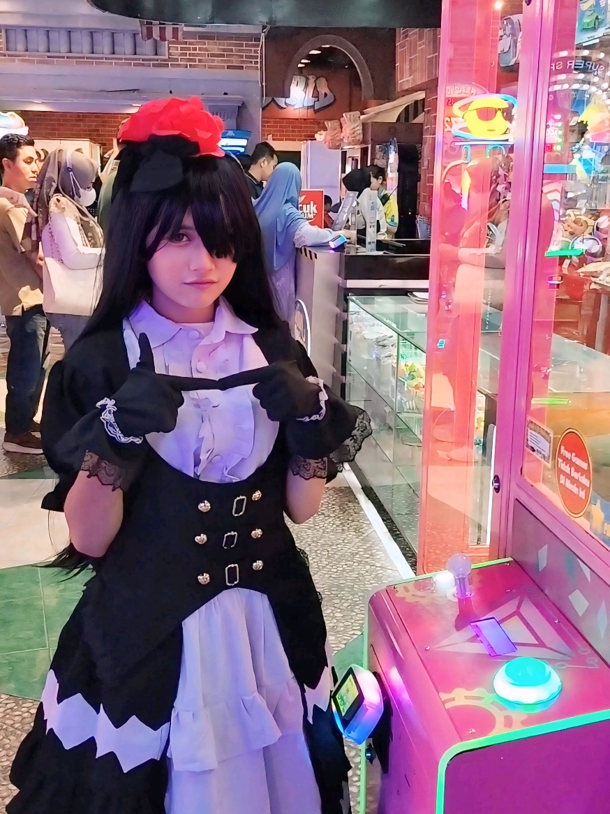 Date Bareng Kurumi 😍🖤 Cosplayer @rell  #jelajahkuliner #fypシ #cosplay #waifu #kurumitokisaki #tokisakikurumi #kurumicosplay #datewaifu #datealive #datealivecosplay #eventcosplaysurabaya 