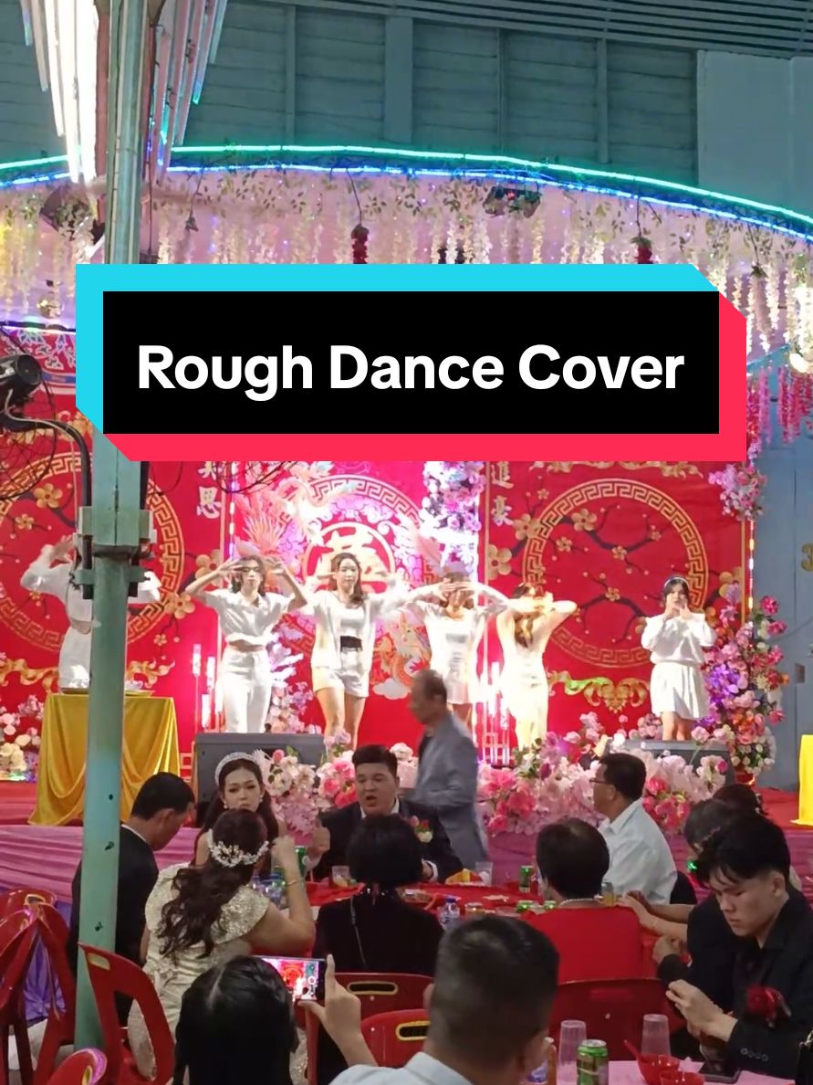 Persembahan Rough dance cover di acara resepsi pernikahan Jun Ferry dan Ria Kristina pada hari Minggu, 24 November 2024 di gedung badminton Ocean Link Shorts : https://youtube.com/shorts/GCAiXNQTRFY #resepsi #resepsinikah #nikah #pernikahan #teman #wedding #pengantin #pengantinbaru #kondangan #selatpanjang #kepulauanmeranti #riau #fyp #fypシ #reels #shorts #penampilan #kpop #kpopcover #kpopcoverdance #kpopdance #kpopdancecover #kpopshorts #kpopinpublic #gfriend #rough 