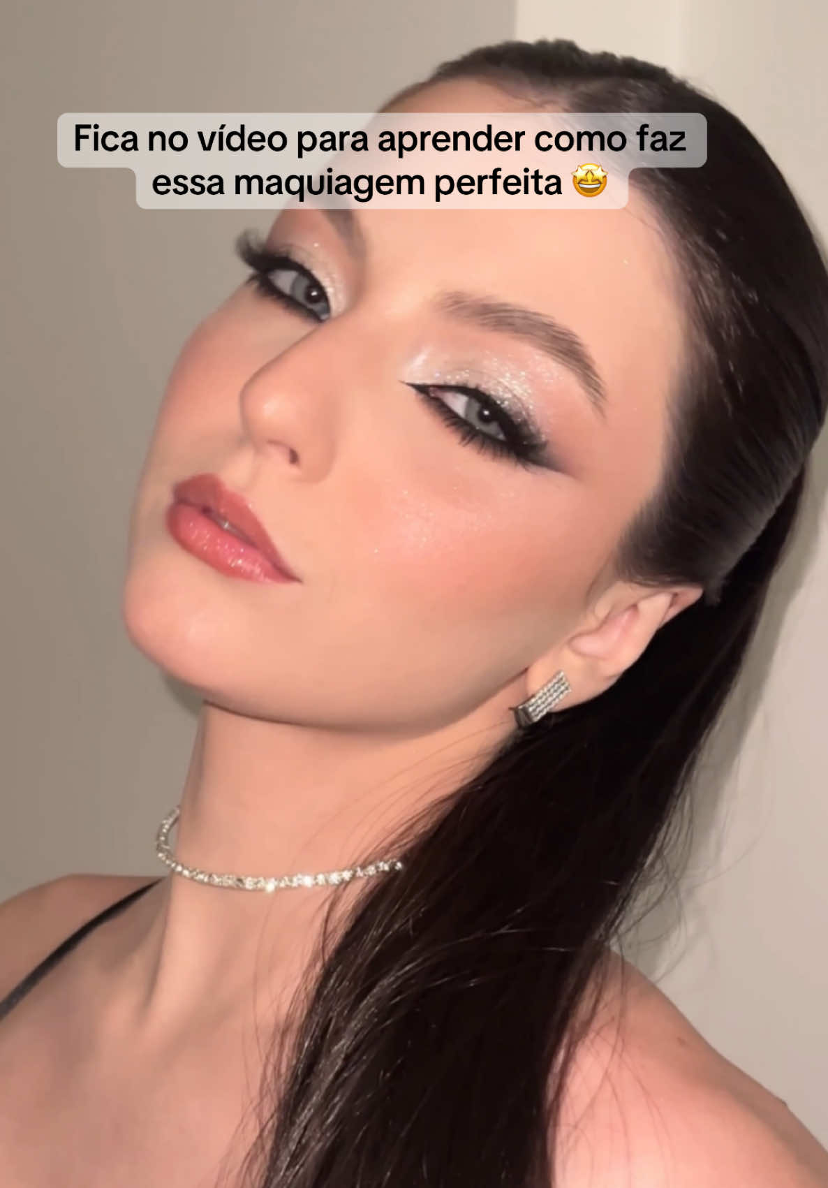 Tutorial dessa make perfeita 🖤 - #maquiagemnotiktok #maquiagemprofissional #tutorial #tutorialmakeup #christmasmakeup #makeupparty #maquiagemtiktok #maquillaje #foxyeyes 