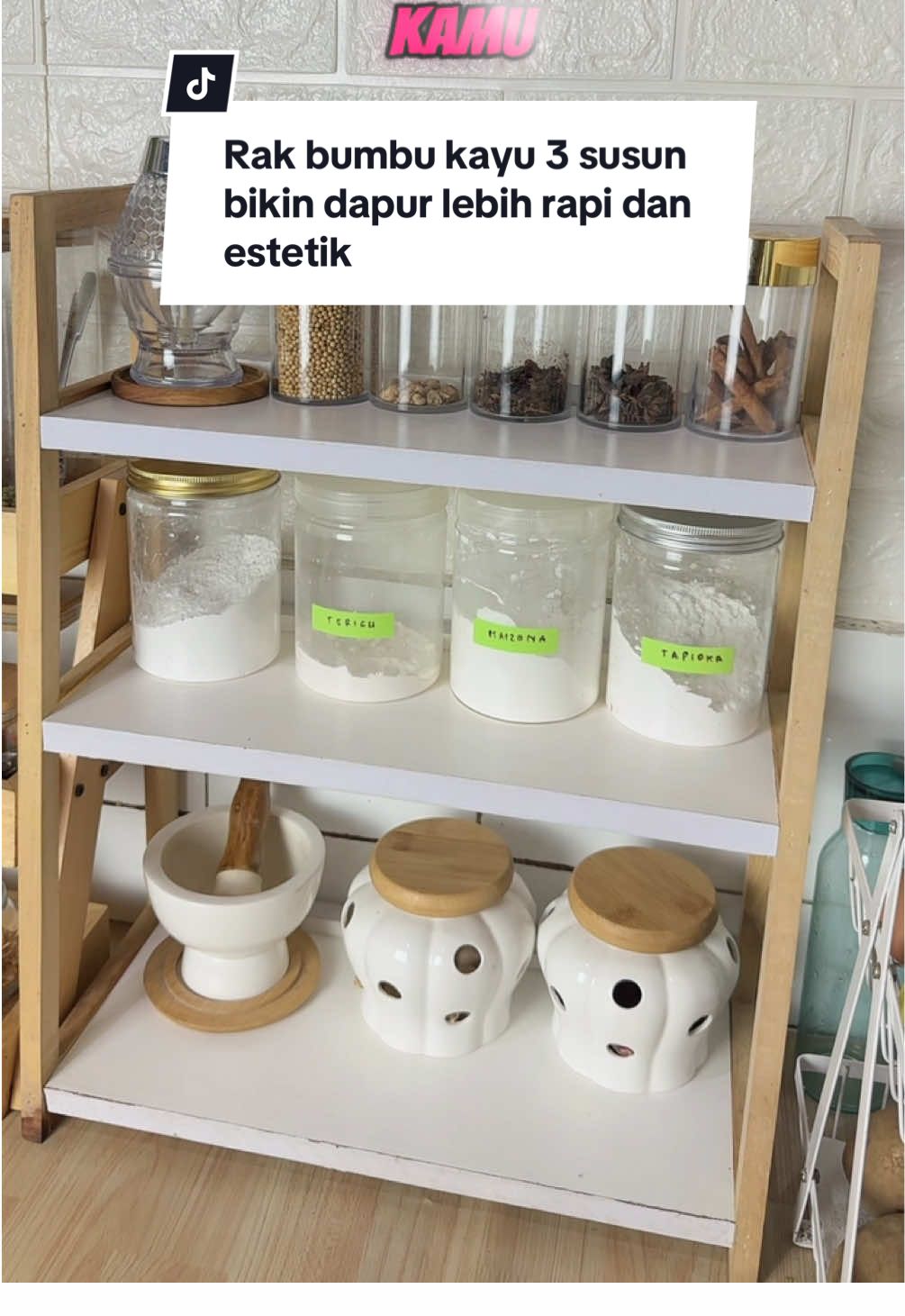 Rak bumbu kayu 3 susun, emang pas banget bikin dapur lebih rapi dan estetik🥰 #rakbumbukayu3susun #rakbumbukayu #rakbumbu #homeliving 