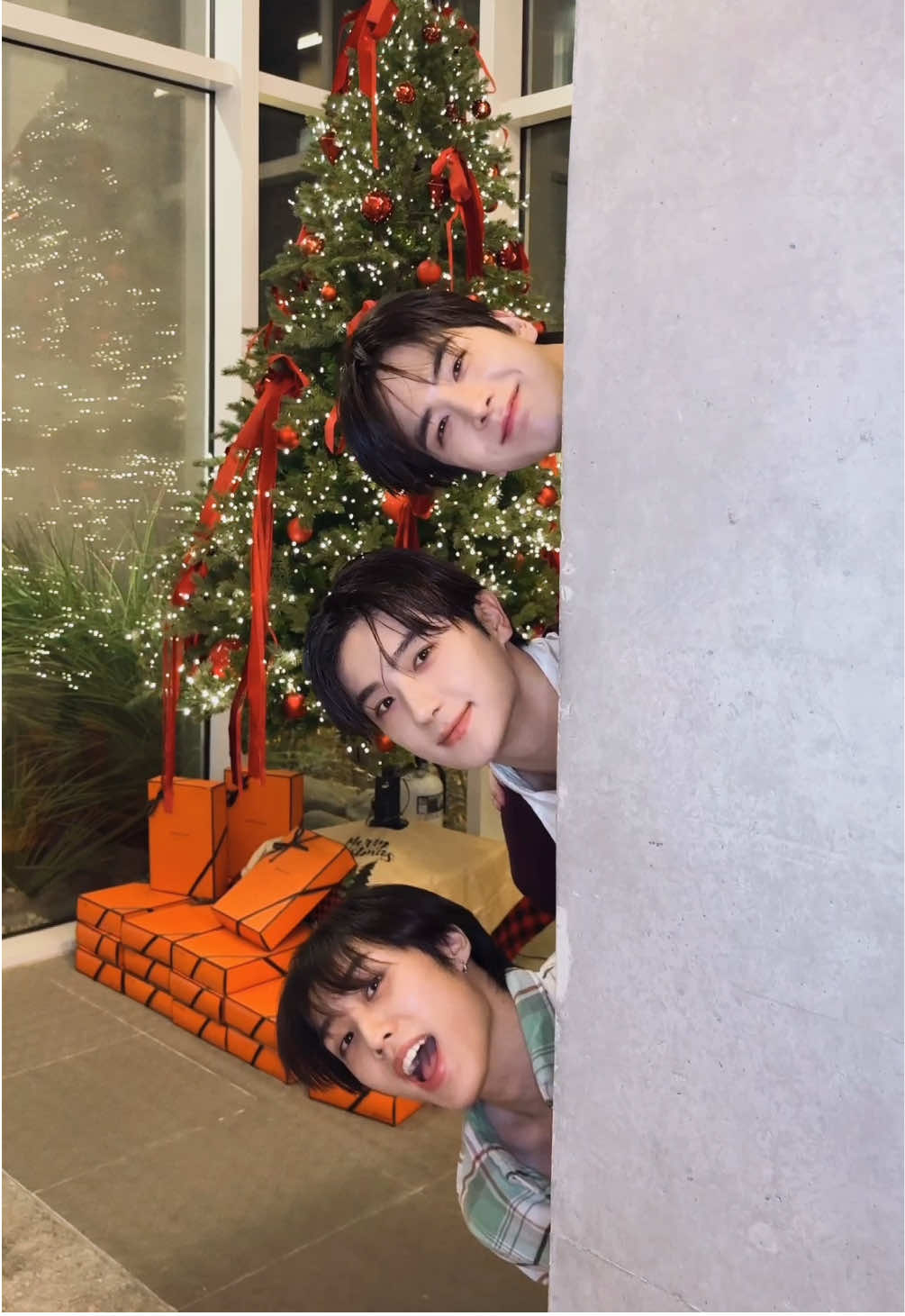 Merry Christmas from 97z #THEBOYZ #더보이즈 #JACOB #제이콥 #YOUNGHOON #영훈 #HYUNJAE #현재