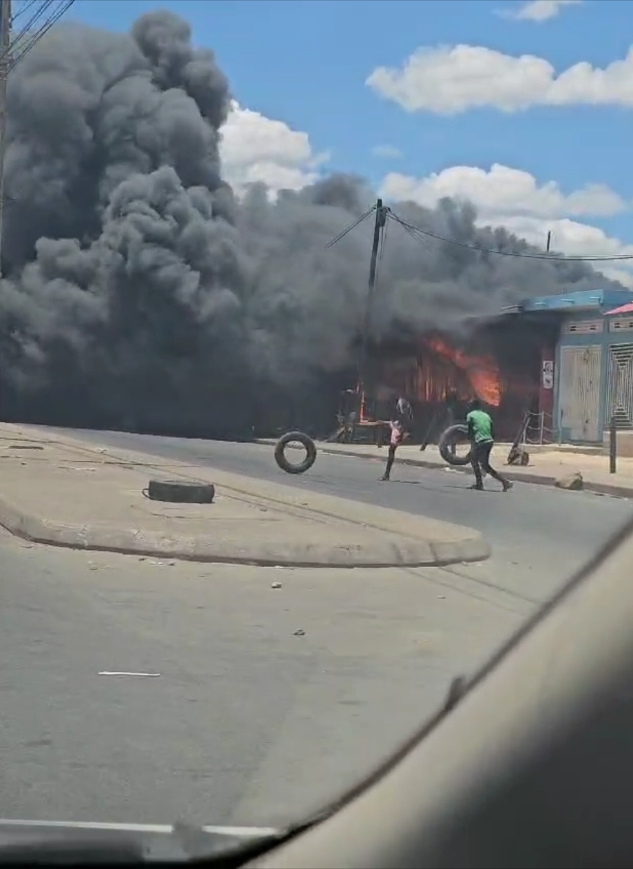 Loja de pneus nampula #mocambiquetiktok🇲🇿 #greve #noticiastiktok #povonopoder #presidente #revolucion #venanciomondlane 