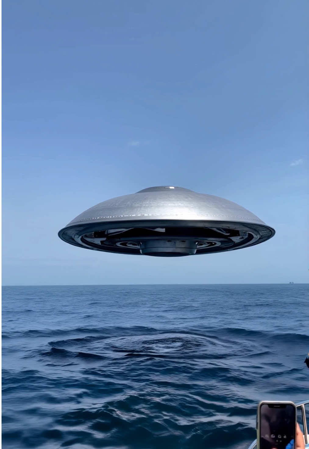 BREAKING NEWS : UFO just landed in the ocean 🚨 #ufo #ufosighting #uap #uaptiktok #drone #orb #spaceship #newjersey #ufology #ocean #news 