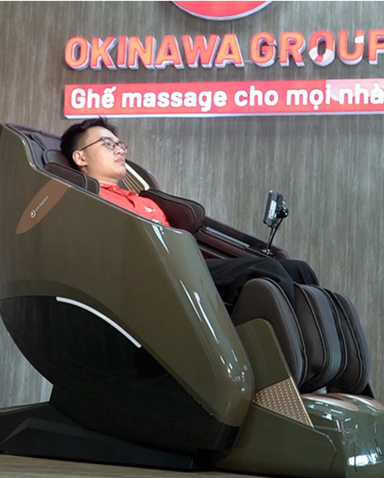 Bạn đã biết tới công nghệ lùi tường của ghế massage chưa? Hãy cùng xem đến cuối video để biết thêm tính năng tuyệt vời này nhé #okinawa #ghemassageokinawa #ghemassagequocdan #okinawavietnam #ghemassagechinhhang #ghemassage