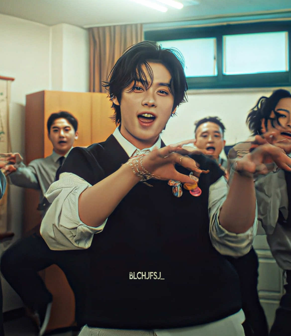 One of my favourite mv's eveeeerr #leeknow #leeknowedit #leeminho #leeknowstraykids #leeknowskz #skz #skzedit #straykids #straykidsedit #fyp #foryou #foryoupagе 