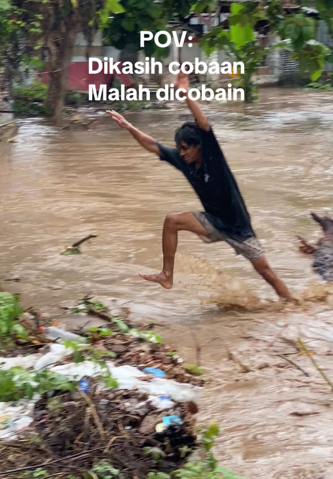 Kelakuan warga +62😭 #banjir #banjirkiriman #fyp #foryoupage #fypシ #fypviral #kotabima 