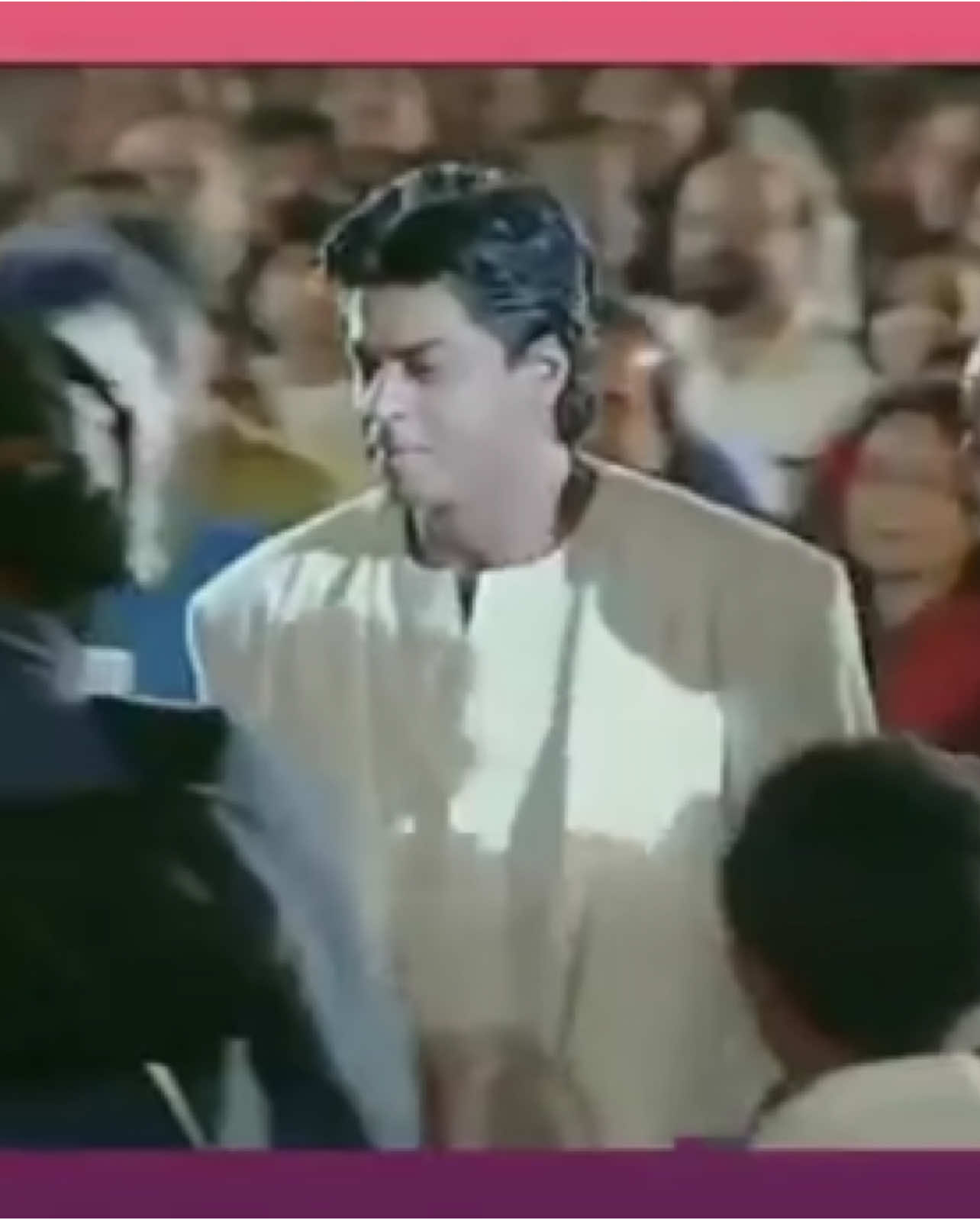 Shahrukh Khan recieves award - #shahrukhkhan #kajol #salmankhan #bollywood #awards #retro #india 