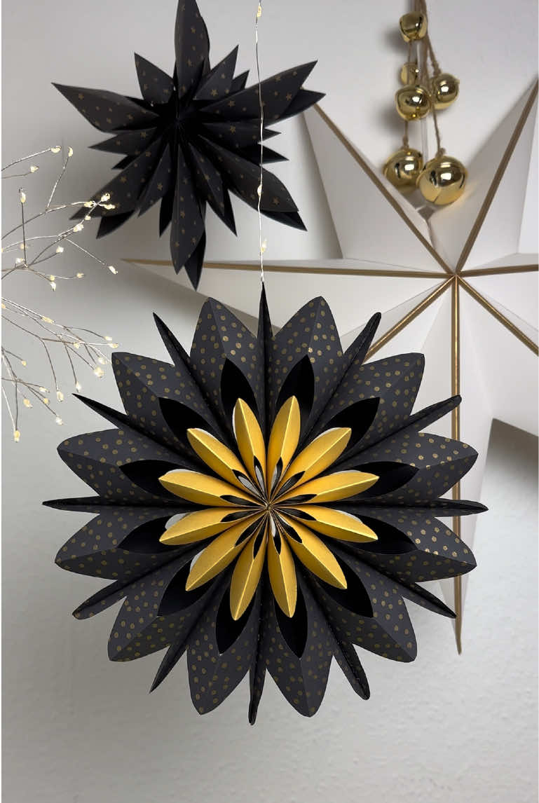 DIY 3D paper snowflake  @Moi.Toi.art #christmasdecor #papercraft #moitoiart #snowflakes #paperart 