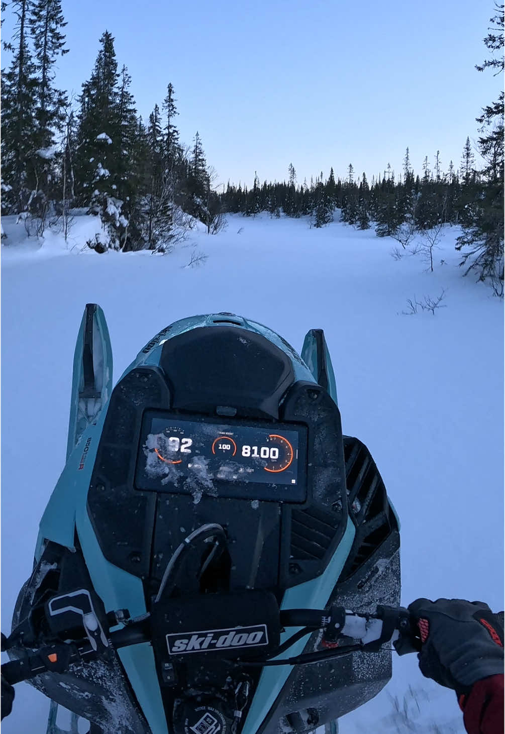 Maskin💨  @Håkon Andersen @Einarsmro  #sled #snow #powder #skidoo #klim #snowmobile #snowmobiling #snowmobilevideos #850 #wheelie #sledtok #sledding #sledlife #sleddersofnorth #viral #fyp #lynxsnowmobiles #thatskidoofeeling #fördig 