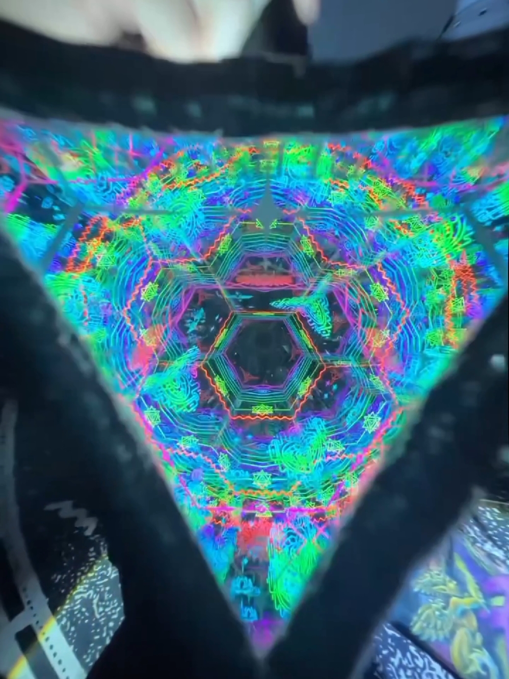 mịŋɗ ɓłøōm                                                                                                                                                                                                #kaleidoscope #visualeffects #trippyvisuals #dreams #trippy #illusion 