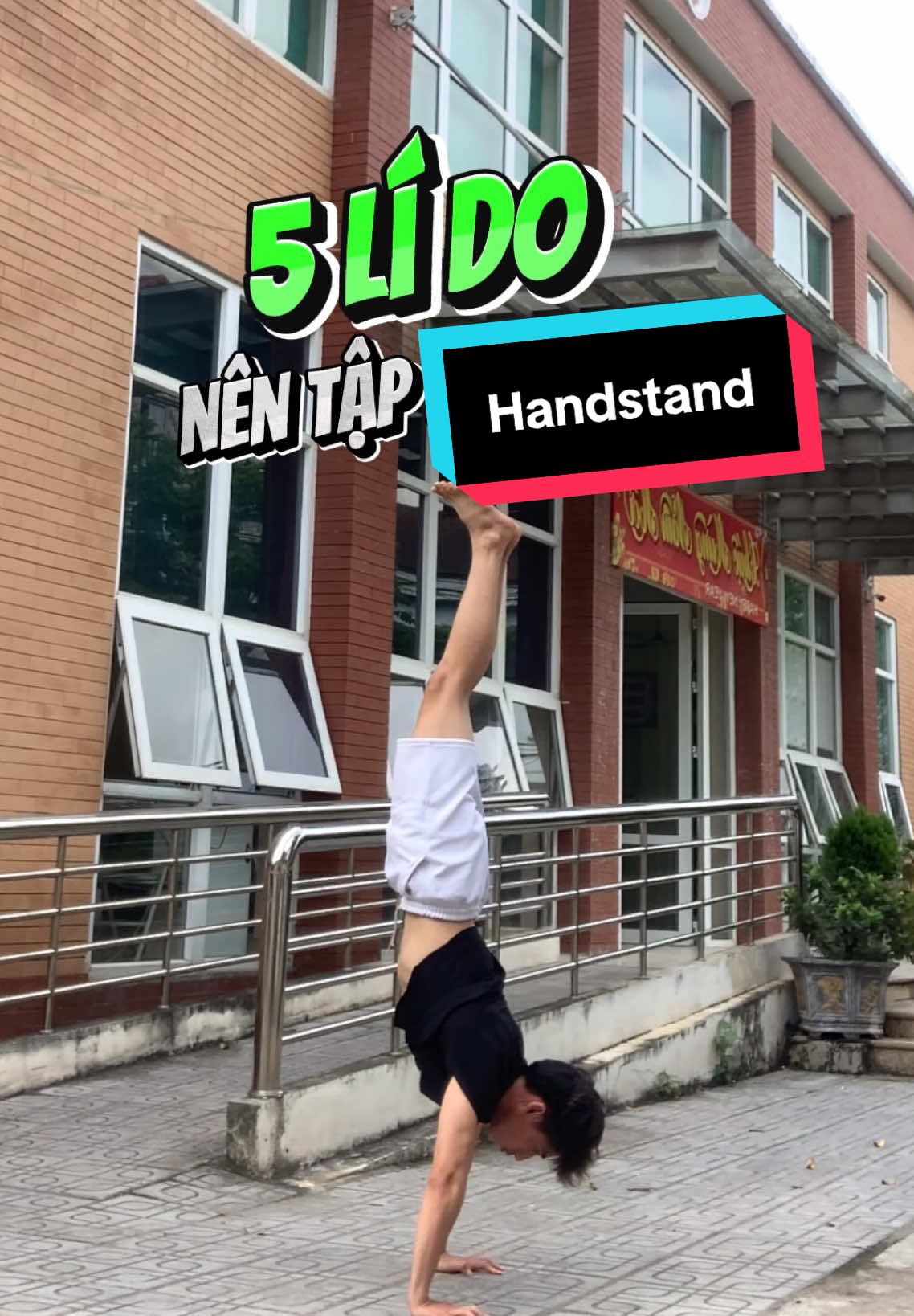 Bạn tập Handstand trong bao lâu? #hieuluoitap #LearnOnTikTok #handstand #calisthenics #planche #viral 