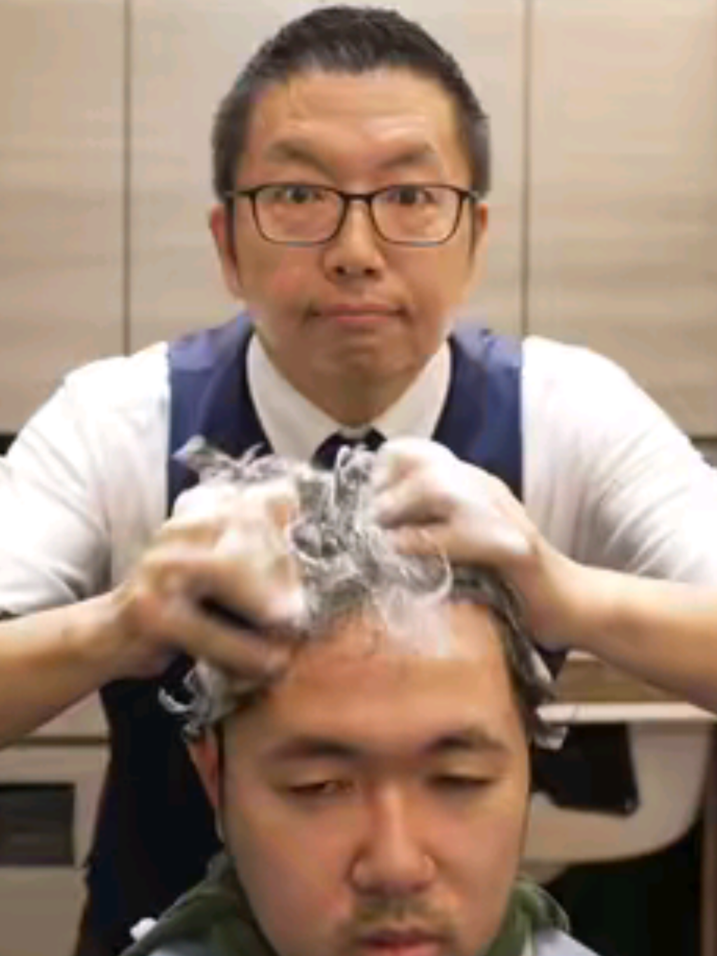 Japanese Luxury Barbershop in Tokyo You Definitely Can’t Afford 💰  #japanesebarber #tokyobarber #longervideos #asmrsounds 