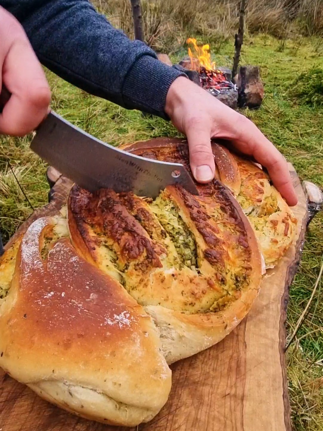 Beautiful Pesto Bread on Steroids  😍 #fyp #asmr #food #cooking #nature #menwiththepot