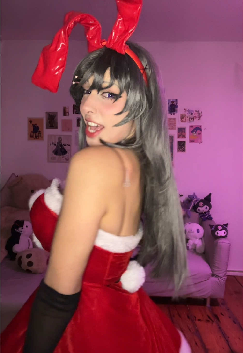 Merry Christmas everybody 🥰🎁 #christmas #christmascosplay #bunnygirlsenpai #bunnygirlsenpaicosplay #maisakurajima #cosplaygirl 