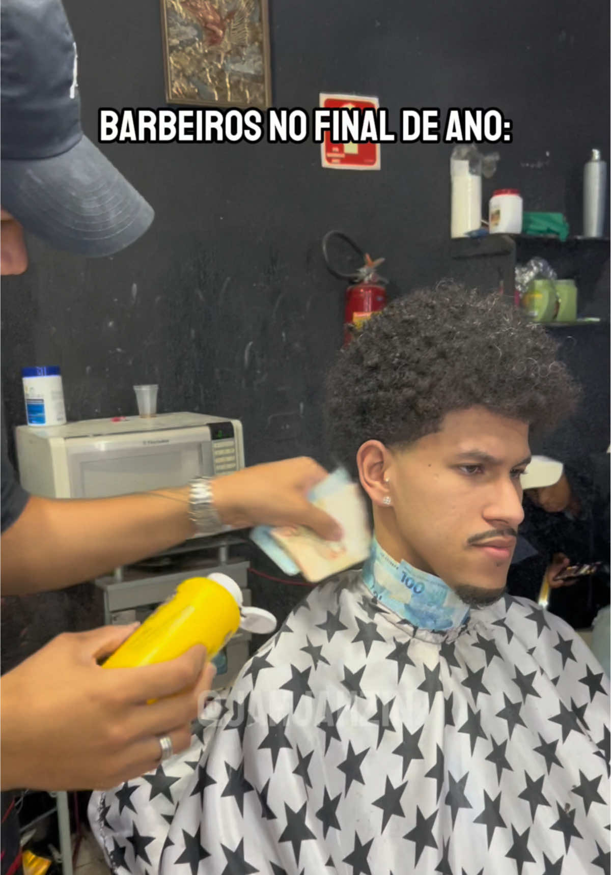 barbeiro ostentação  @Namidia Rauan  #barbeiro #barbershop #barbearia #cabelo #meme #humor #cabelo #cabeloafro #fy #fyp #quebradeira #swingueira #arrochadeira 