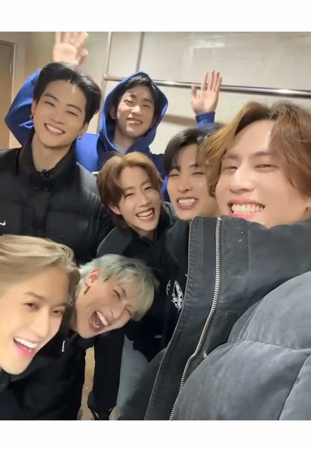 best christmas gift ever 🥹 #got7 #mark #jaebeom #jayb #jackson #jinyoung #youngjae #bambam #yugyeom #kpop #kpopfyp #fyp #foryoupage #parati #got7forever #got7official #igot7 #got7isourname #got7_winter_heptagon 