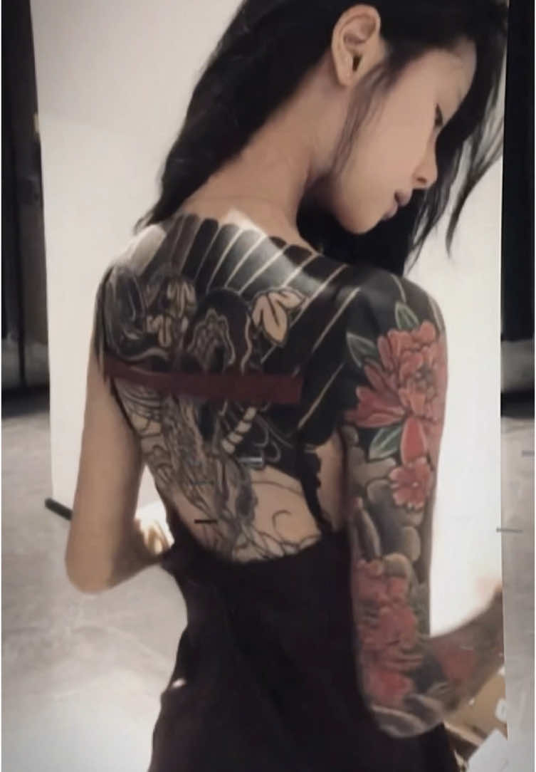 把它藏起來。#douyin抖音 #xiaohongshu #china #chinese #chinesegirl #nanfang #tattoo 