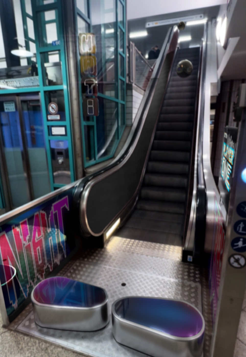 🎨🕹️Watch your step — this escalator is leveling up with the Lenovo Yoga Pro 9i, powered by Intel® Core Ultra™. What new AI experiences will you unlock? #LenovoYogaInspired #IntelcoreUltra @lenovo