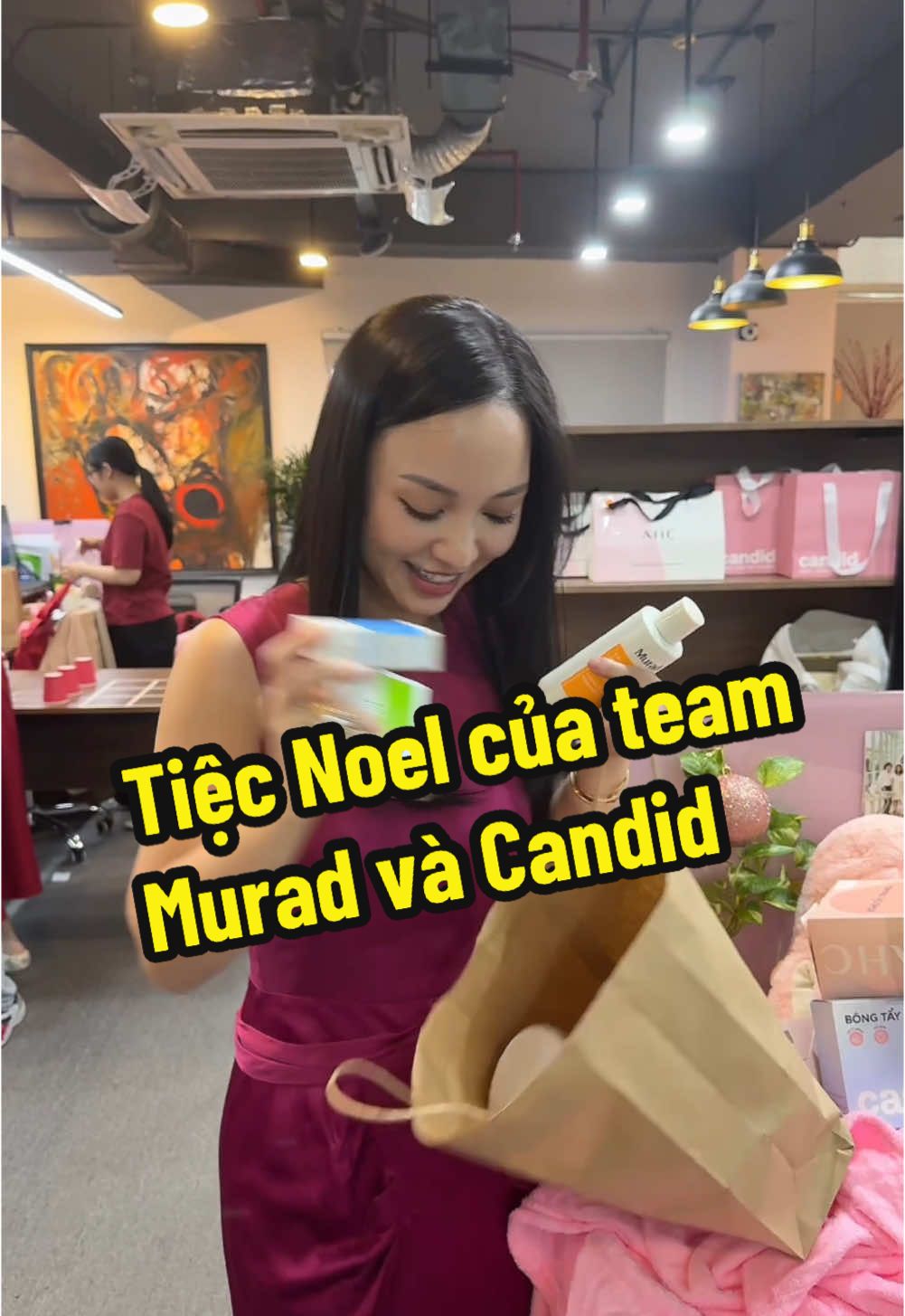 Tiệc Noel của team Murad và Candid. #hannaholala 