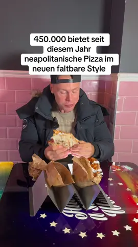 Wer von Weihnachtsessen genug hat oder mal was Neues ausprobieren möchte, der kann ja mal bei @450Folded die neue faltbare Pizza probieren 🍕😋 #450 #450folded #pizza #neu #folded #pizzanapoletana #pizzatime #dortmund #bigm  