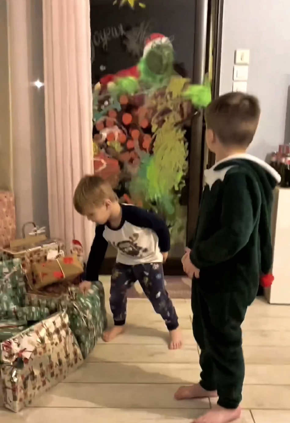 Christmas nightmare for kids🤣#toddler #toddlersoftiktok #kid #kidsoftiktok #prank #funnyvideo #hilarious #humor #grinch #funny #christmas #🤣🤣🤣