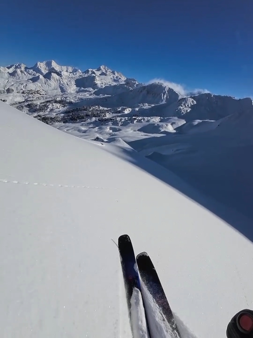 80 cm de chute de fraiche en deux jours ça donne ça 🙃 #freeride #ski #fyp #montagne #pow #poudreuse #mountain #snow