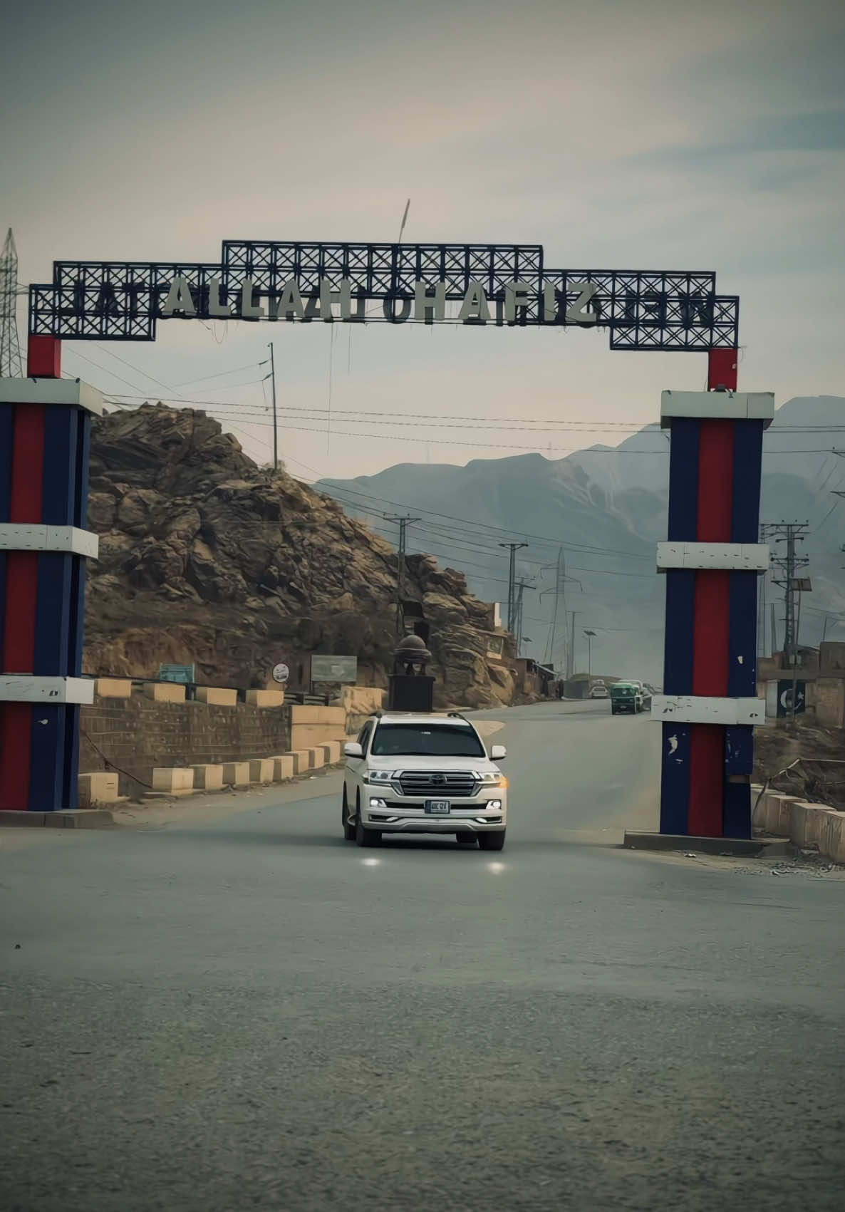 Da Kas Song ma der khwakhege 🙈😀Just for fun #foryou #foryoupage #shinwarivlogs #khyberpass #khybermountains #bilalkhanshinwari #shinwari #khyber #v8 @Food With Shinwari @Shinwari vlogs 