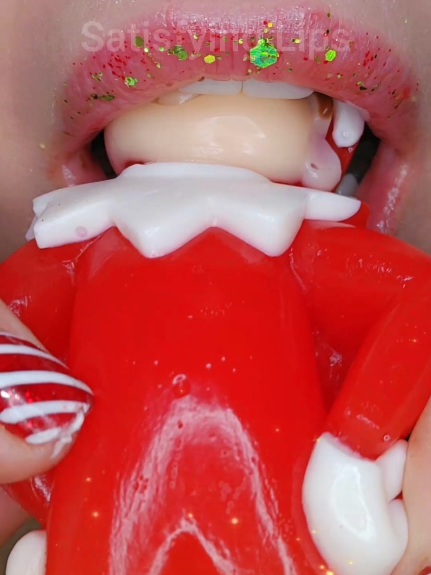 ASMR Satisfying Eating Gummy Elf #asmr #christmas #satisfyinglips 