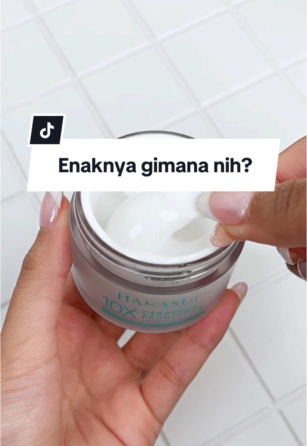 Coba kasih saran ke Hana dong, enaknya upgrade size atau keluarin moisturizer baru?🧐 #Hanasui #BenerinSkinBarrier 