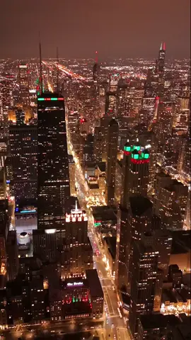 Holiday colors in Chicago! #chicago 