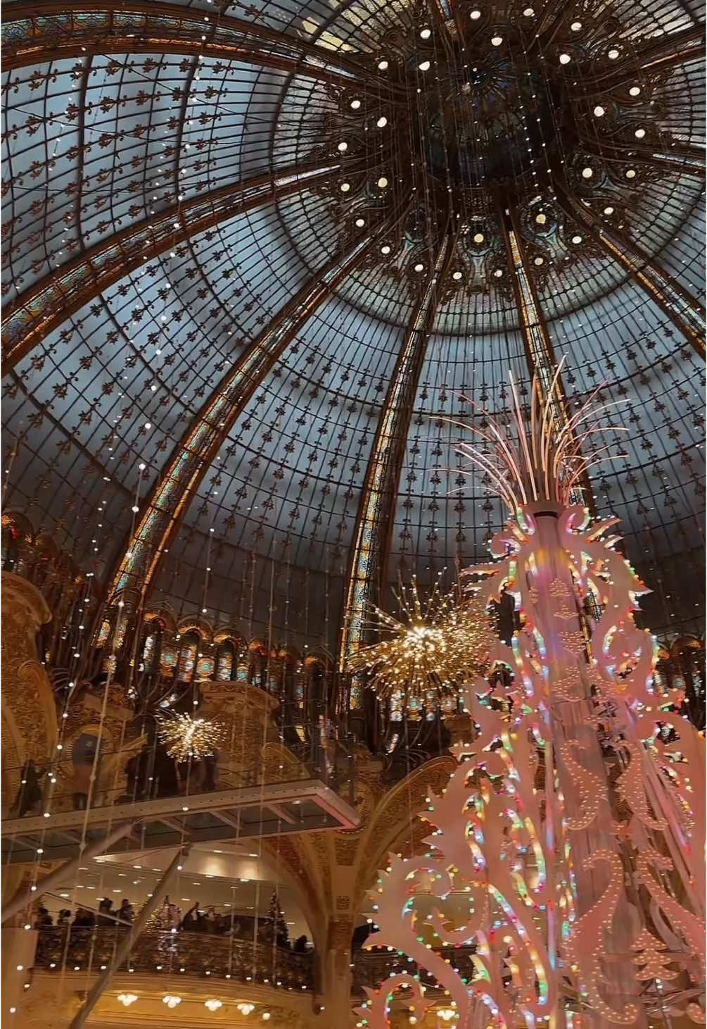 in love 😍 #paris #galerieslafayette #fyp #shoppingmall 