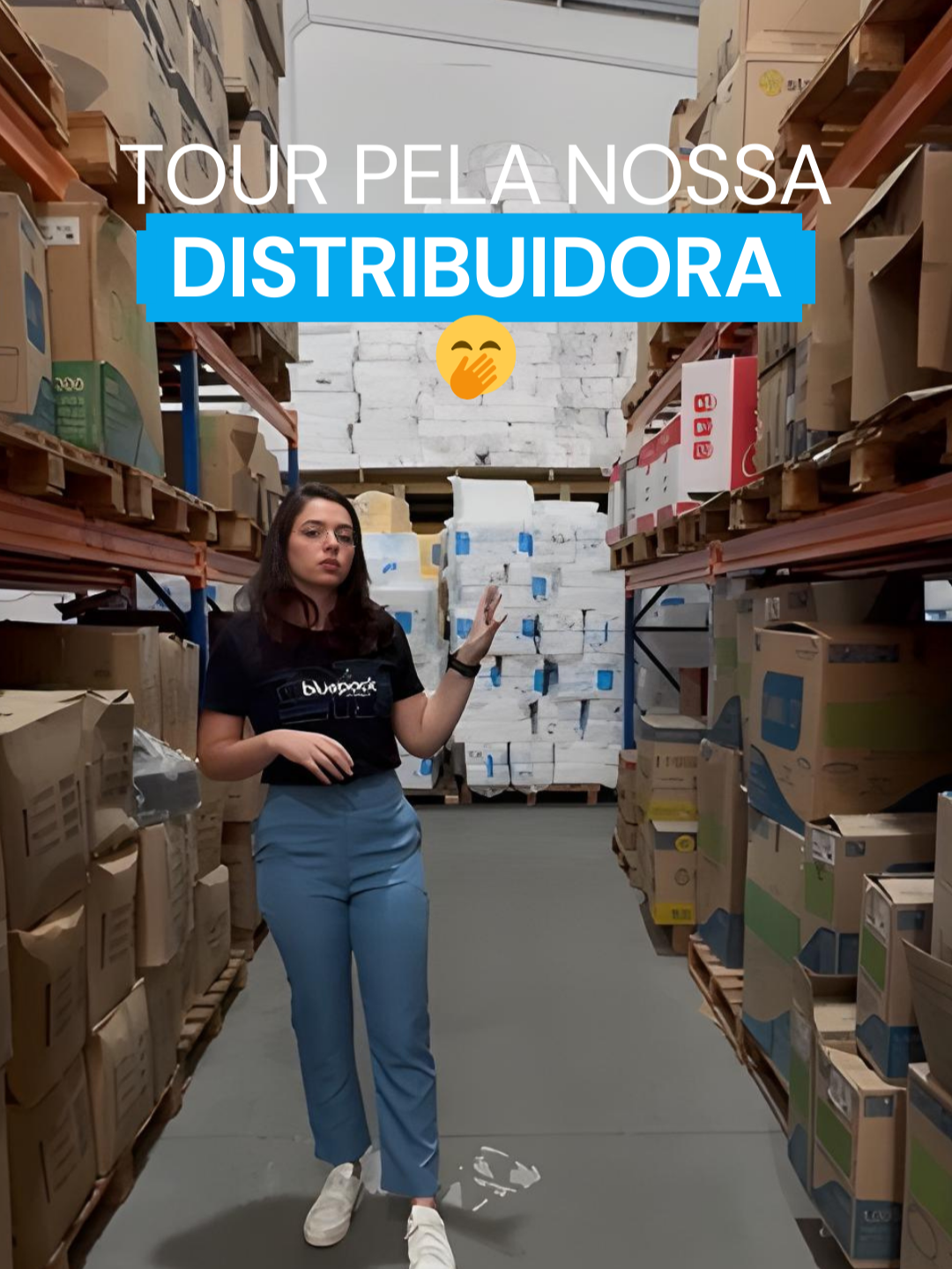 Um dia na nossa distribuidora conhecendo cada cantinho. Vem pessoalmente na bluepack e garante suas embalagens descartáveis: marmitex, potes, tampas, copos plásticos, saco kraft e muito mais. FRETE GRÁTIS PARA TODA SANTA CATARINA em janeiro. Fale com a gente no link do perfil! #tour #varejo #embalagemdescartavel #santacatarina #fy