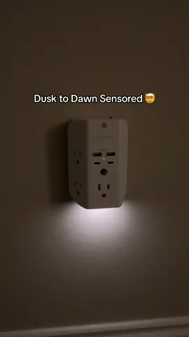 I love how useful this outlet is #fyp #foryou #productsyouneed #outlet #surgeprotector #multioutlet #usbc #usb #iphone #andriod #beauty #tiktokshopfinds #flashsale 