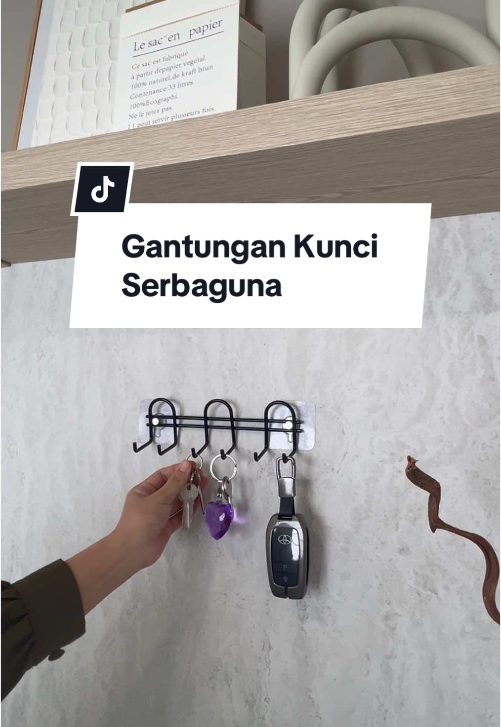 Gantungan serbaguna bisa banget taro berbagai kunci di rumah biar gampang dicari 😎 #verture #verturewire #LifeHack #lifehacks #gantungankunci #gantungan #minimalist #rumah #organizer #tiktokviral #tiktok #tiktokindonesia 