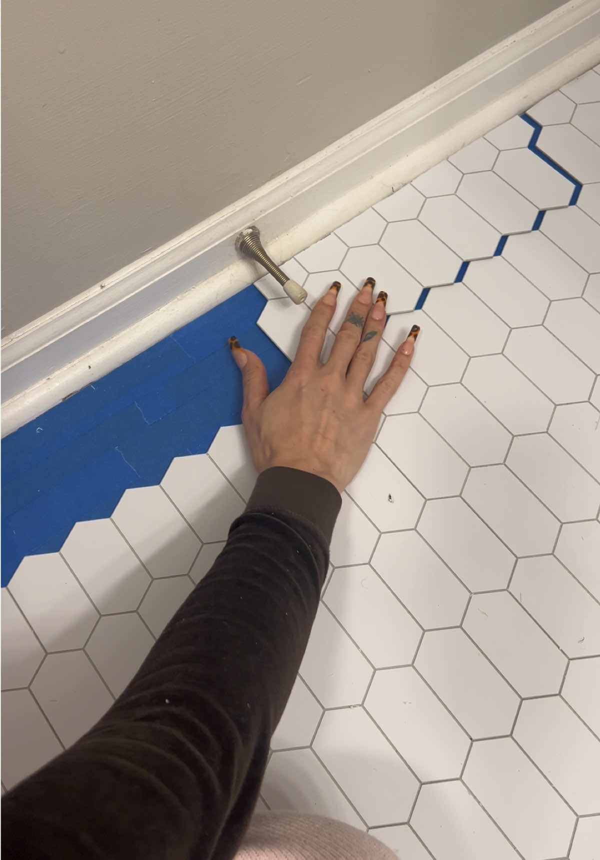 I feel like these peel and stick tiles completely changed the room and I’m so excited about it ✨ #homedecor #bathroommakeover 