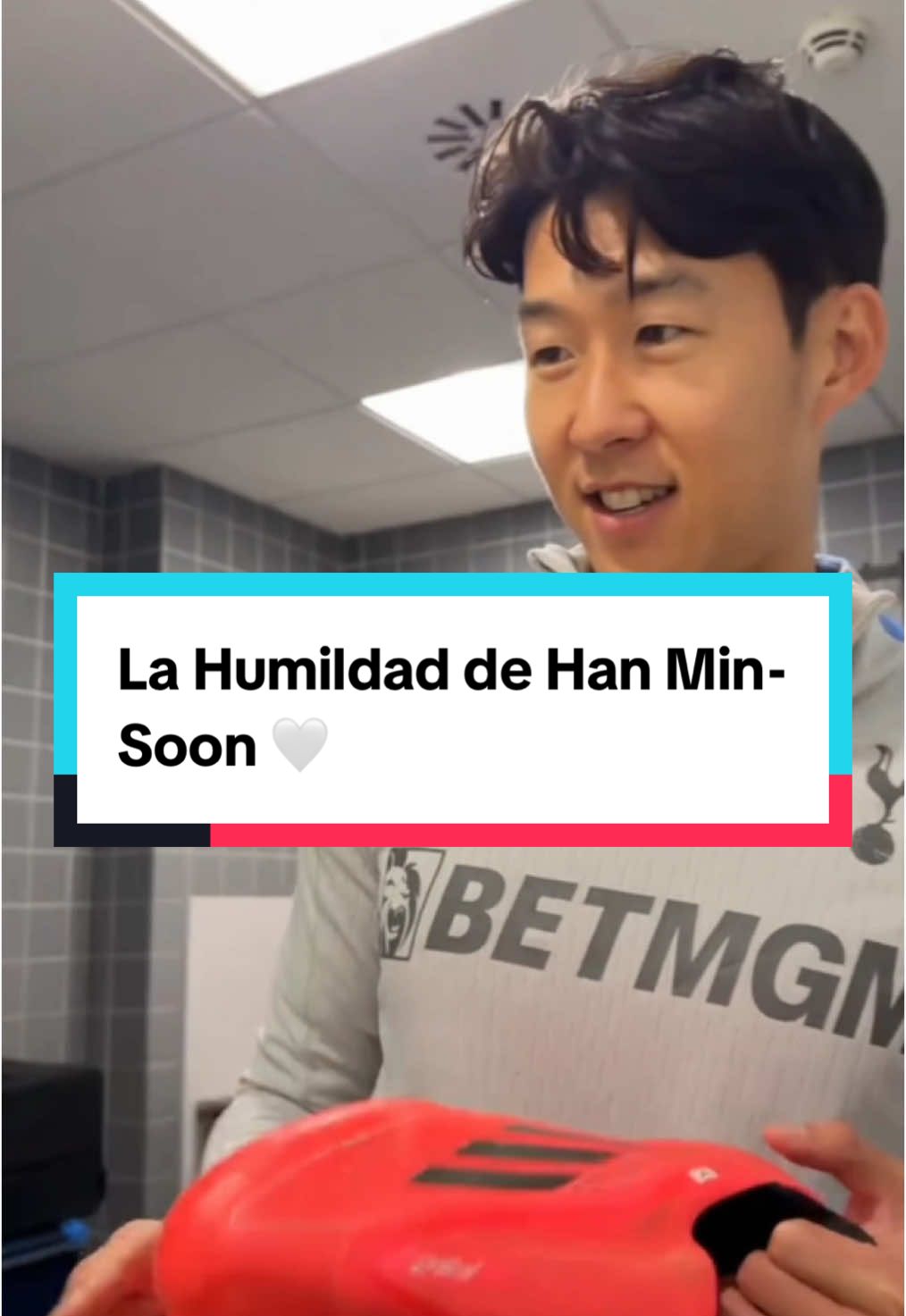 La Humildad de Han Min-Soon, el Mejor Jugador de Asia 🥹 #tottenham #heungminson #futbol⚽️ #PremierLeague