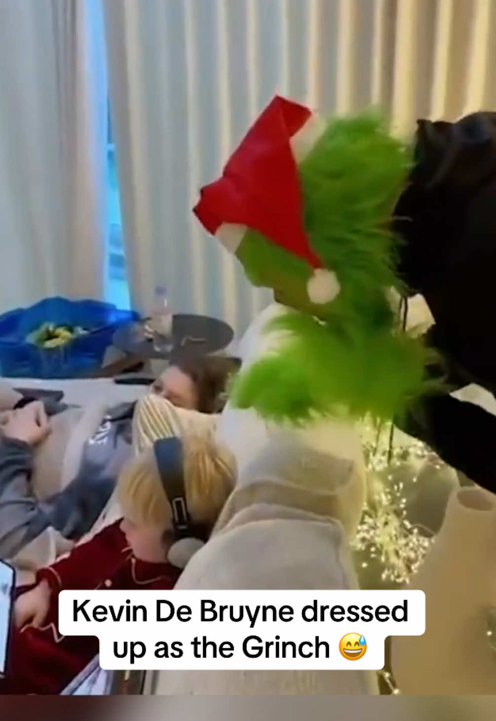 When Kevin De Bruyne dressed up as the #Grinch and scared his family during #Christmas 😅 (via kevindebruyne/IG) #mancity #football #futbol 