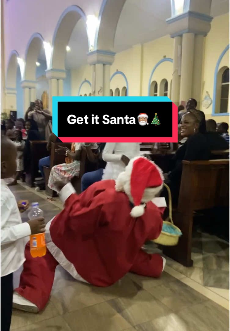 santu waku piano😭😂🎅🏽 #santaclaus #blacksanta #zedtiktok🇿🇲🇿🇲 #holidayvibes #christmastiktok #zambiantiktok🇿🇲🇿🇲 