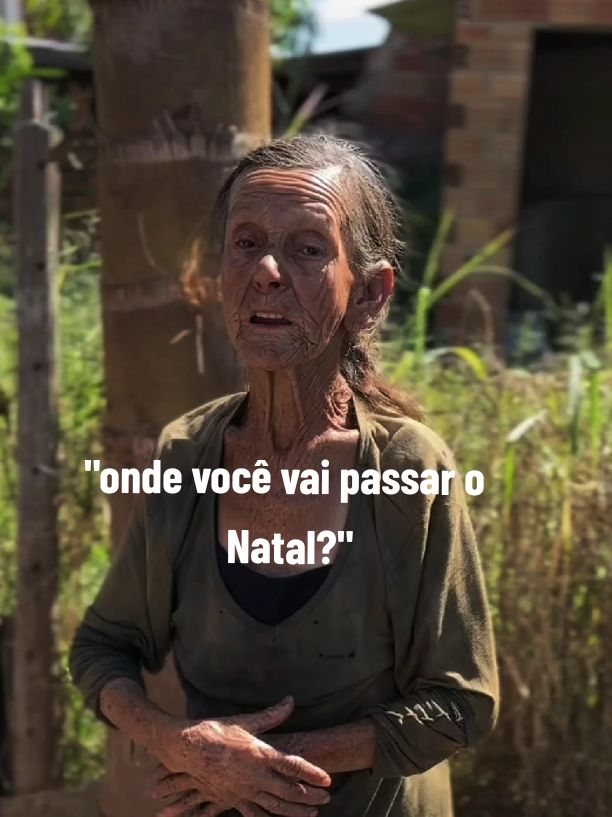 Enquanto muitos terão o prazer de comemorar o natal com fartura, ao lado de familiares e amigos, outros não terão o mesmo privilégio... A desigualdade social é algo verdadeiramente triste vídeo: @Rafael Foss 🌹 #reflexao #desigualdadesocial #desigualdade #pobreza #pobrezaextrema #caridade #natal #fazerobem 