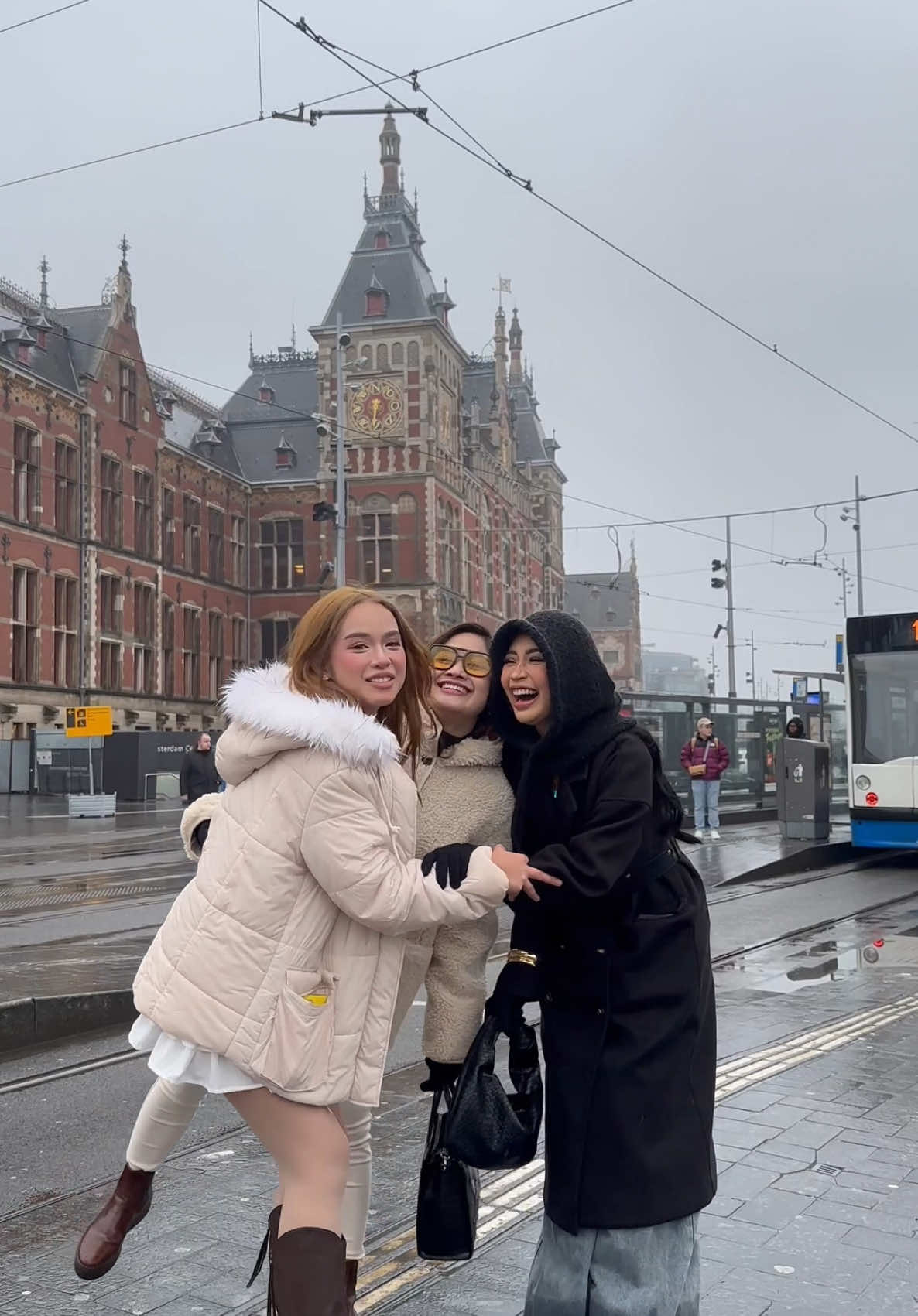 Me and my girls in my fav city 🤍