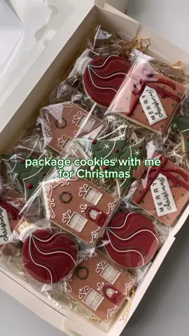 relax and pack cookies with me for Christmas ❤️💚 . . . #christmascookies #asmr #packagingorders #packagingasmr #cookiedecorating 