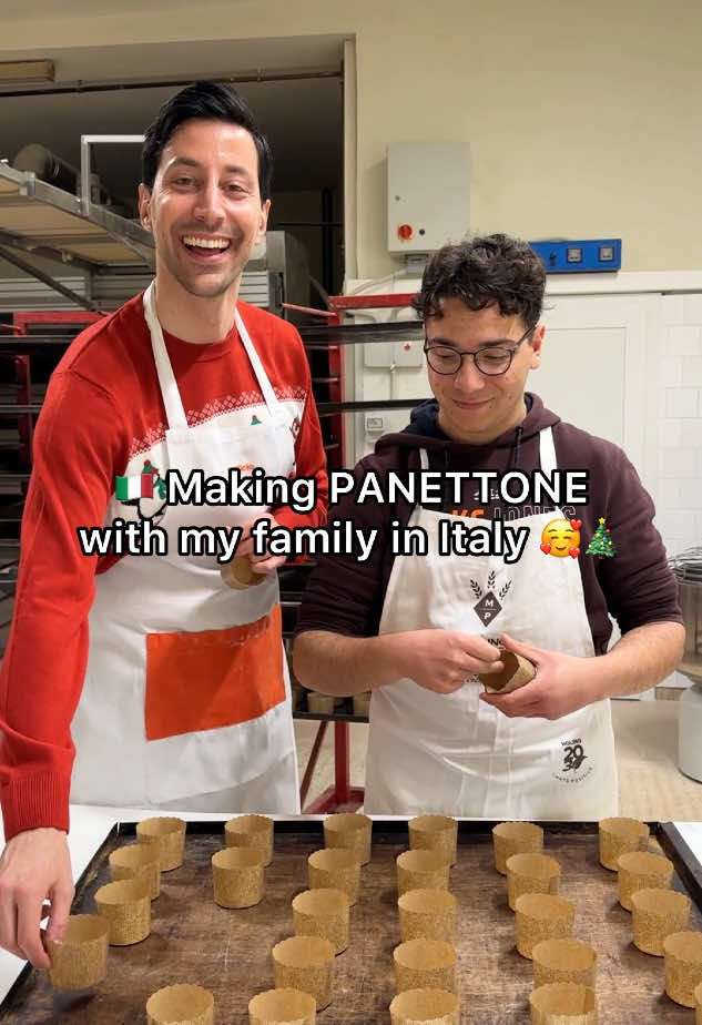 MAKING PANETTONE WITH MY FAMILY IN ITALY 🥰❤️🎄 #italy #italianfood #italian #FoodTok #italia 