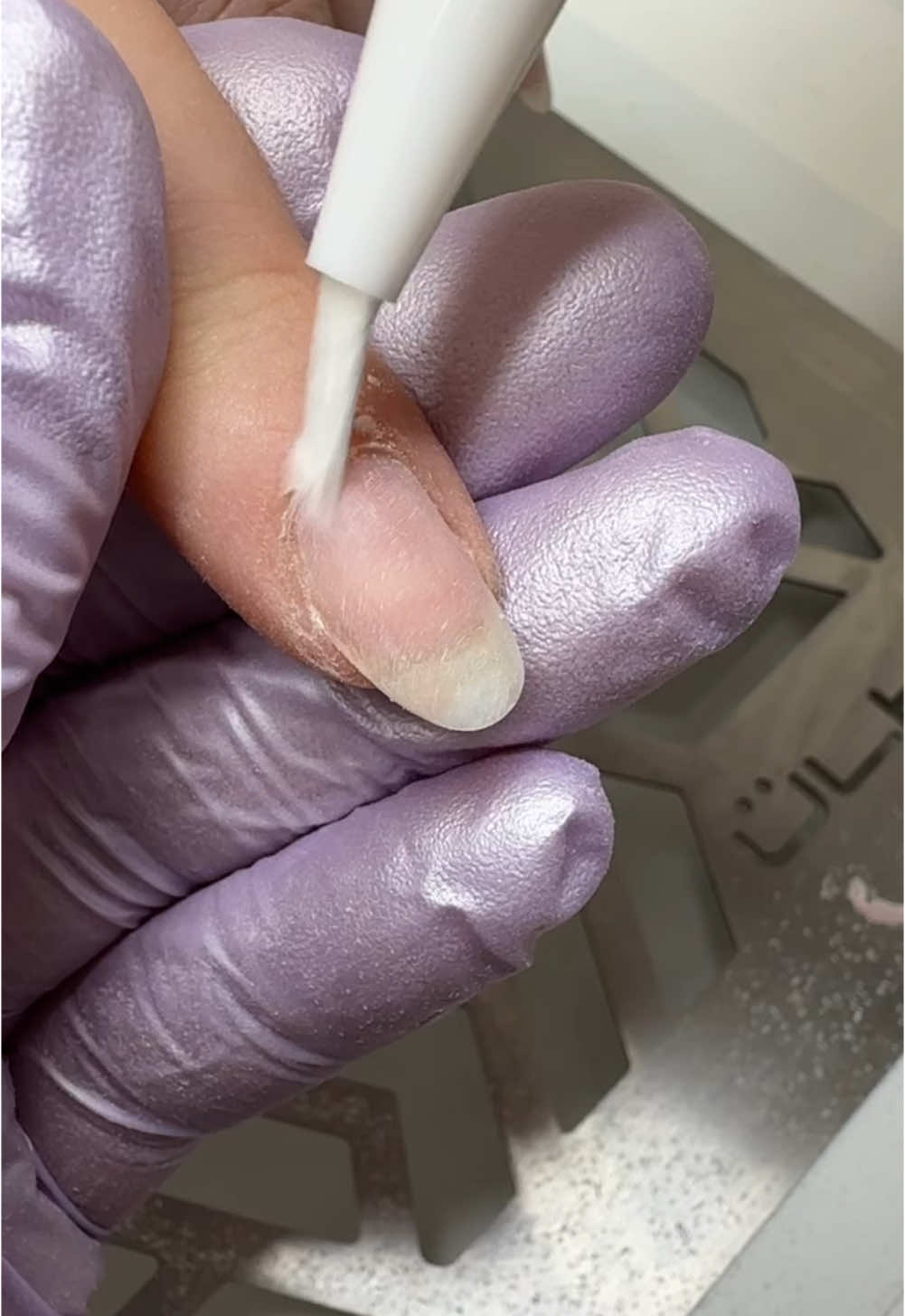 Power of Russian Manicure. After you prep clients nails using russian manicure technique, you will be able to apply products much neater and closer to the skin. Making manicures lasting much longer. #russianmanicure #efilemanicure #manicure #nailprep #nailtutorial 