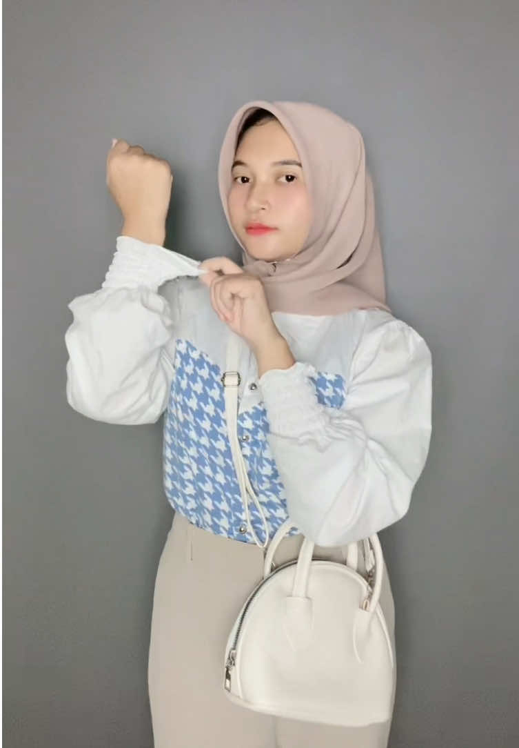 up lagi ah sayang banget blouse secantik ini cuma di draft hehe #rekomendasiblouse #blousebiru #blouselenganpanjang #blousemurah #masukberanda #fyp 