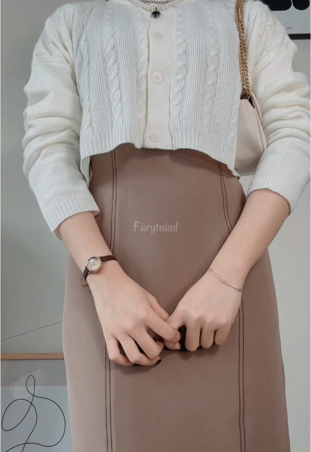 Gemess bgtt cardinyaa cuma 80rb an😍 Spill🛒 Link cardigan di bio no 394A  Link dress di bio no 395A Link tas di bio no 46A cara beli :  1. perhatikan nomor produk yang aku spill di caption 2. klik profil aku 3. klik link yang ada di bio (tulisan berwarna biru) 4. cari nomor produk yang kalian inginkan 5. lalu klik nomornya, nanti otomatis masuk ke shopee 6. kalian tinggal checkout seperti biasanya ya