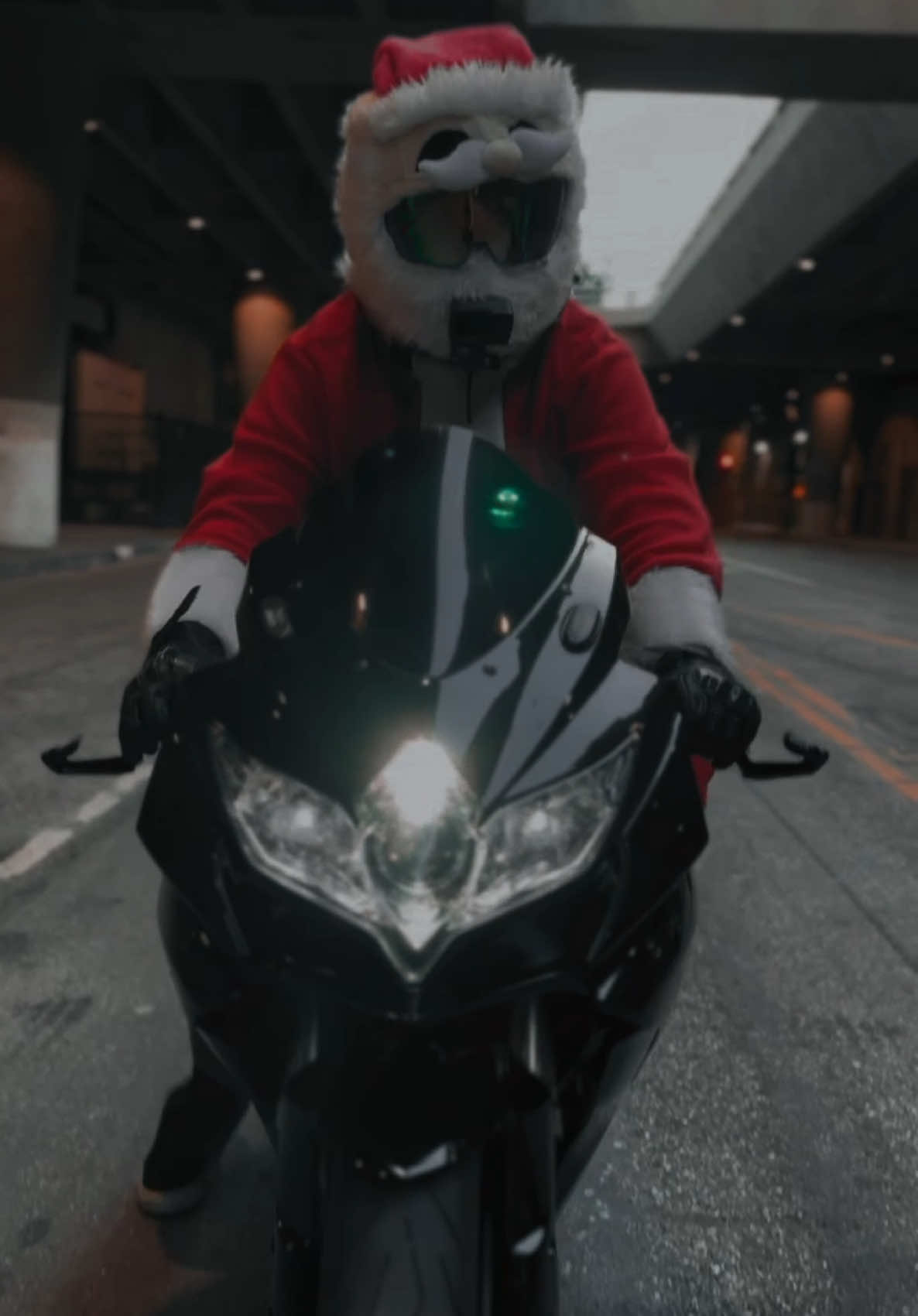 Merry Crisis 🎄🥲 - - - - - #motorcycle #motorcycles #bikelife #bikes #losangeles #dtla #christmas #santaclaus